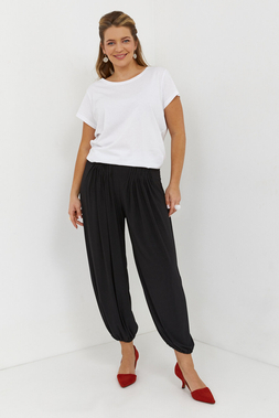 Black women's high-waist, loose trousers with pleats