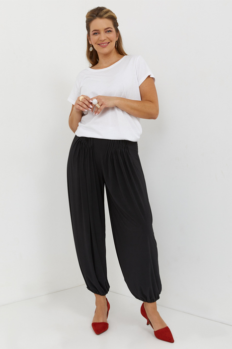 Black women's high-waist, loose trousers with pleats