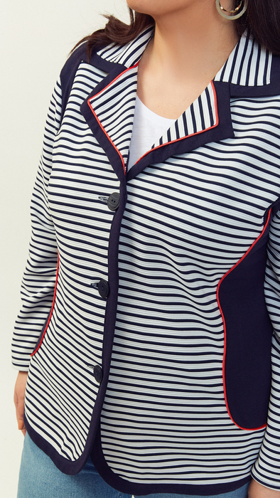 Leichte elegante Damenjacke mit Kragen