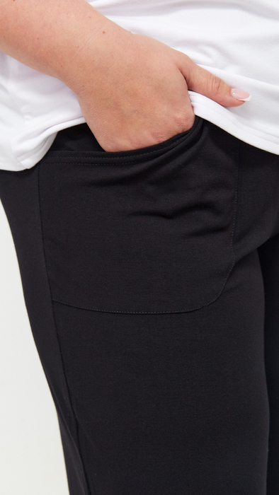 Black straight women's trousers 3/4