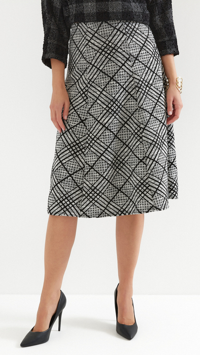 Women's long skirt in a black and white check pattern, mix