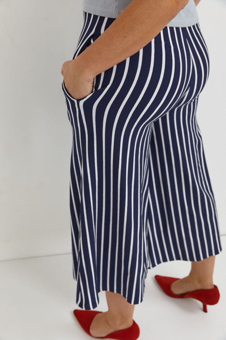 Damen-Schlaghose, weite, lockere Hose mit weißen und marineblauen Streifen