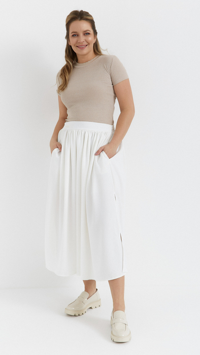 White maxi skirt with pockets