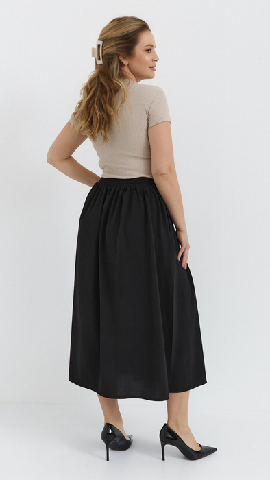 Black maxi skirt with pockets