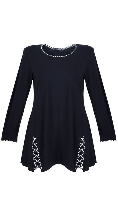 Czarna elegancka tunika damska zdobiona unikalnym warkoczem w biało czarne paski