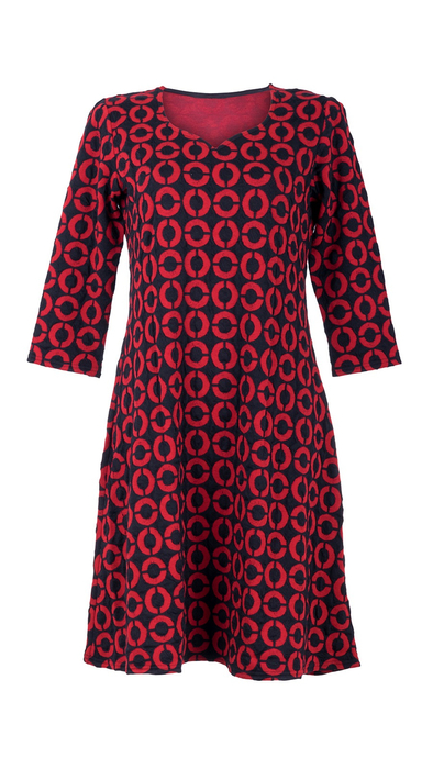 Warmes dickes Herbstkleid der roten Frauen