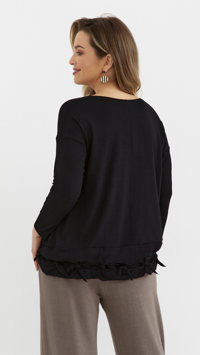 Schwarze, lockere, elegante Damenbluse mit Applikation