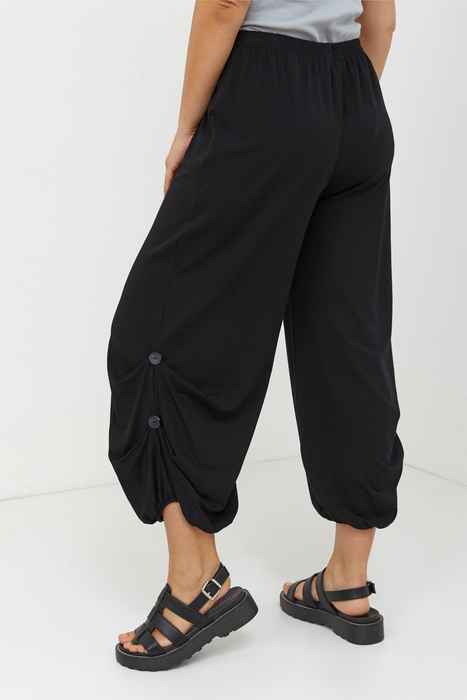 Schwarze gerade Damenhose 3/4