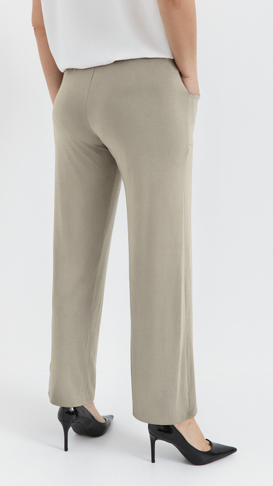 Hellbeige weite Damenhose mit Taschen a'la Jeans