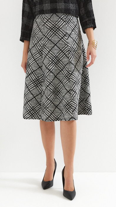 Women's long skirt in a black and white check pattern, mix