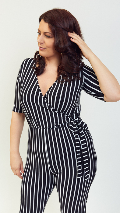 Eleganter Sommer-Jumpsuit für Damen im Frühjahr mit Streifen