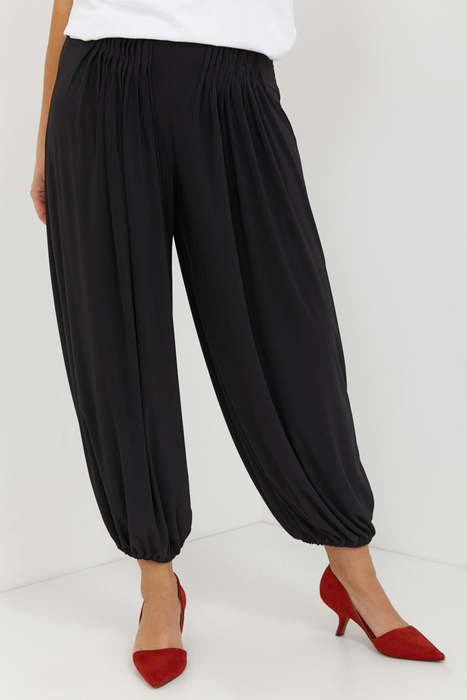 Black women's high-waist, loose trousers with pleats