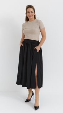 Black maxi skirt with pockets