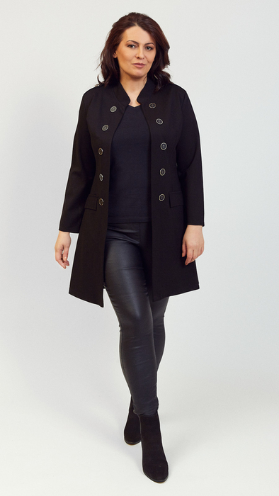 Eleganter schwarzer Mantel für Frühlingsfrauen