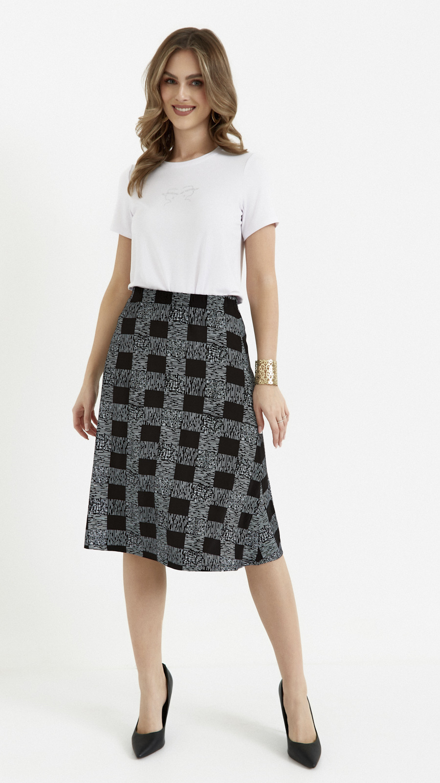 Women's gray skirt with a geometric pattern, above the knee